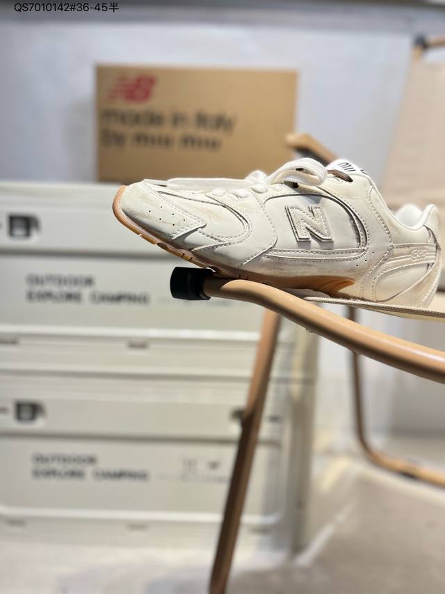 Miumiu X New Balance Nb24S联名款运动鞋 缪缪大秀上爆出的这双与New Balance 新百伦联名款运动 球鞋 后全球各大代购官网火爆上