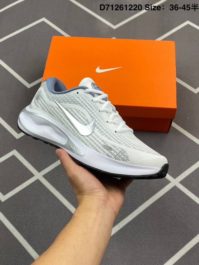 耐克 Nike Journey Run 女子透气公路运动跑步鞋 厚底增高老爹鞋 搭载柔软厚实的 Comfiride 泡绵缓震配置，助你征服充满挑战的路面，大步流