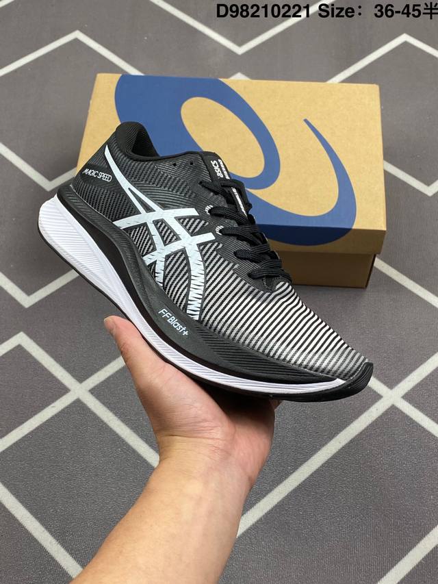 Asics亚瑟士竞速型碳板跑鞋Magic Speed 3 运动鞋 厚底增高老爹鞋 升级全掌碳板结构，并置入双层中底材料间帮助跑者掌握运动节奏，在跑动过程中提供更
