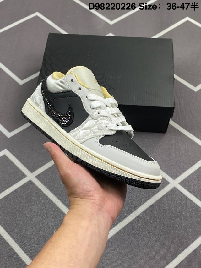 耐克 乔丹Air Jordan 1 Low Aj1 乔1 乔丹1代Aj1 低帮复古文化休闲运动篮球鞋。从1985 年面世的元年款汲取设计灵感，采用简洁大方的经典
