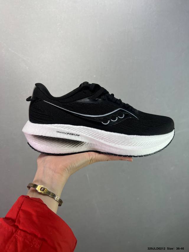 公司级 Saucony Triumph 索康尼胜利旗舰级缓震型跑鞋 性能相比前几代再升级：鞋面采用全新升级的工学网设计 贴合脚部更透气 中底部分使用最新的Pwr