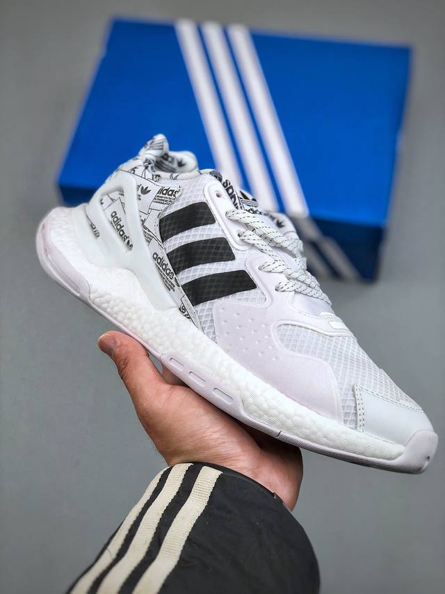 重磅福利 版本 Ad Day Jogger 夜行者二代 复古跑鞋原厂材料 原厂大底 私家独模 网布搭配麂皮拼接打造鞋面 极具复古风格鞋头及鞋跟点缀3M反光设计极