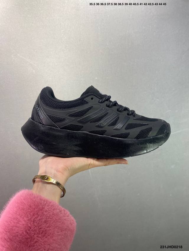Adidas Adizero Aruku Sky Rush 此款以简约大方的造型设计，给人以随性休闲的时尚格调，穿着舒适轻便，运动灵活自如，满足日常个性穿搭。增