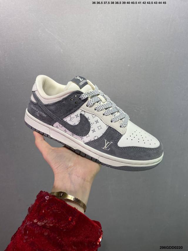 核心私 Nike Dunk Sb Low 定制配色 定制Dunk Sb 具有经典的Dunk血缘，又注入了更多的时尚元素。相较于普通的Dunk滑板鞋，改良版的Du