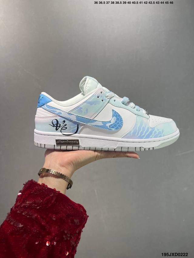 公司级耐克Nike Sb Dunk Low 扣篮系列 复古低帮休闲运动滑板板鞋。采用脚感柔软舒适Zoomair气垫，有效吸收滑板等极限运动在落地时带来的冲击力，