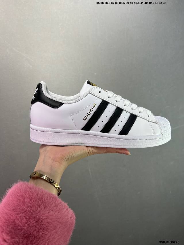 Ad Originals Superstar 经典复古贝壳头板鞋 Eg4959 诞生于1969年 是第一双将全皮面鞋 身与橡胶鞋头结合在一起的低帮篮球鞋 Sup
