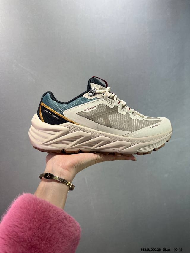 公司级Columbia Outdoor Hiking 哥伦比亚远足系列低帮系带户外风超轻徒步登山运动训练鞋 Columbia成立于1938年，源自美国俄勒冈州波