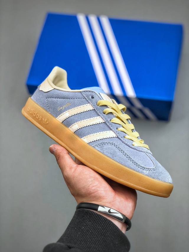 Adidas Gazelle Indoor Trainers 羚羊内训系列低帮复古百搭休闲运动德训风板鞋“浅蓝冰淇淋” 货号：Jr8029 尺码：35-45 半