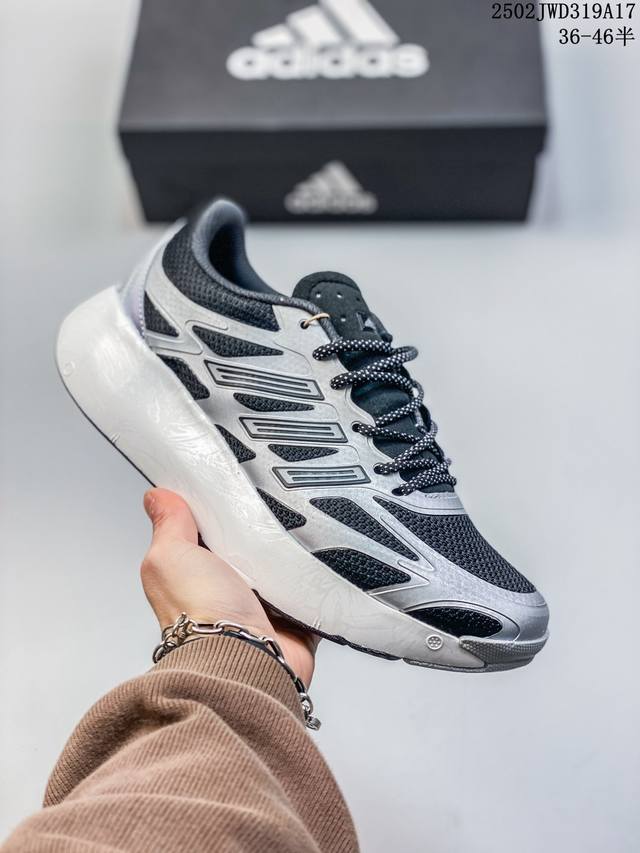 公司级Adidas Adizero Aruku 全新跑鞋 浮现网络 以永动机为灵感的前卫造型 现代感十足的鞋面线条勾勒 格外引人注目 搭配丰沛的全新 Swirl