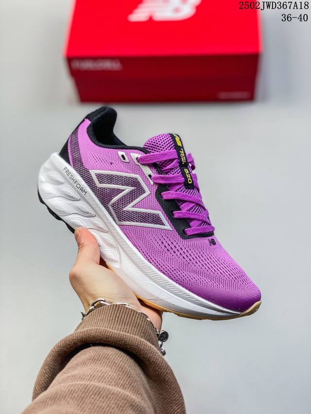 New Balance Nb休闲低帮跑步鞋，织物鞋面，舒适透气。鞋身设计方便穿脱。系带设计，贴合脚踝，鞋底设计采用耐磨的鞋底，增强耐用性。 货号：M520Lk9