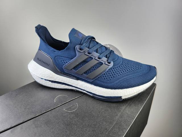 真爆 Ub 7.0 爆米花Adidas Ultra Boost 深蓝黑 前凸后翘的Adidas Ultra Boost 系列正式曝光！ 新一代的 Ultra B