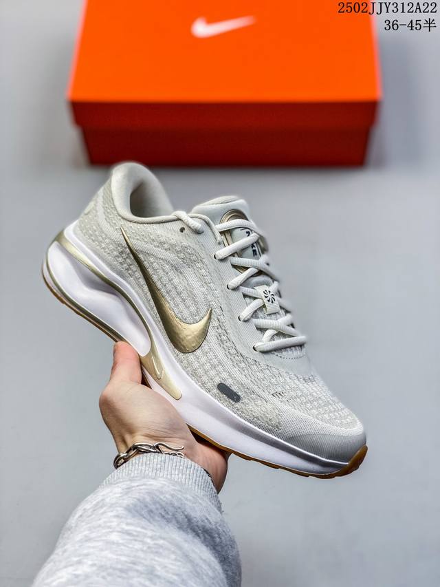 公司级带半码！ Hoka Mafate Speed Three 2玛法特 超轻厚底轻量山地跑步鞋 作为先锋品牌的 Hoka One One总是以独特的方式，在设