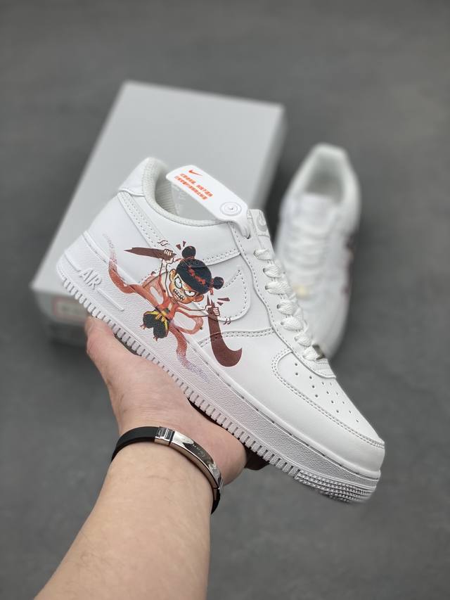 超级福利 核心特价 长期补货 耐克Nike Air Force 1 Low 空军一号 Af1 低帮百搭休闲运动板鞋。柔软、弹性十足的缓震性能和出色的中底设计，横