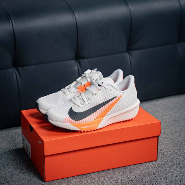 核心私 Air Zoom Rival Fly 4超弹透气轻量跑步鞋鞋款搭载 Flyknit 材料 出众弹性 易于穿脱 采用React技术 轻盈耐 跑步健身房锻炼