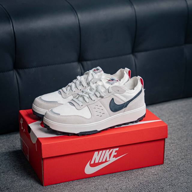 核心私 Nike 耐克 C1Ty Trainers 城市训练系列低帮经典复古休闲运动鞋 采用翻毛皮组合Mesh网织热压材料鞋面材质 外置厚实Rb橡胶大底 这双时