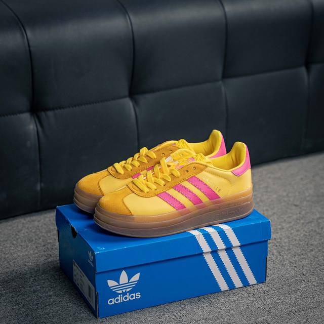 核心私 Adidas Gazelle Bold W 三叶草复古防滑耐磨低帮板鞋 鞋款采用柔软的绒面革和耐用的皮革衬里融合在橡胶外底上 货号：Hq6893 尺码：