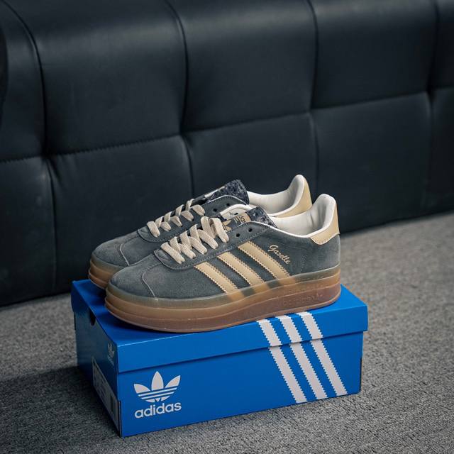 核心私 Adidas Gazelle Bold W 三叶草复古防滑耐磨低帮板鞋 鞋款采用柔软的绒面革和耐用的皮革衬里融合在橡胶外底上 货号：Hq6893 尺码：