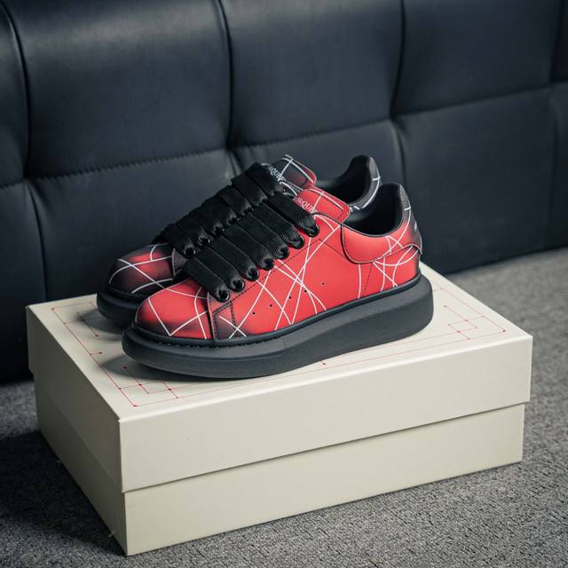 核心私 Alexander Mcqueen 亚历山大麦昆 松糕鞋厚底增高小白鞋 垫脚 回弹度到位 耐磨又舒适 鞋底厚 尺码：35 36 37 38 39 40