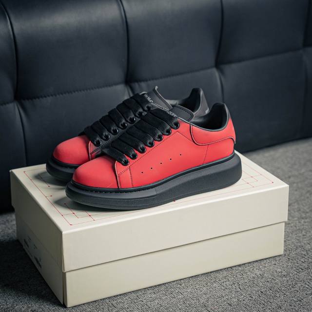 核心私 Alexander Mcqueen 亚历山大麦昆 松糕鞋厚底增高小白鞋 垫脚 回弹度到位 耐磨又舒适 鞋底厚 尺码：35 36 37 38 39 40