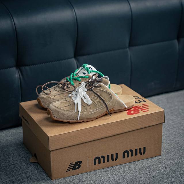 核心私 Miumiu X New Balance 24Ss联名走秀款 羊毛里运动鞋 太爆了！！天冷了肯定要有羊毛里！超级无敌大热门 无论你如何穿搭请都不要放过这