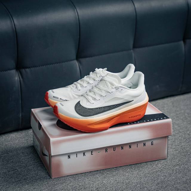 核心私 Nike Zoom Fly 6 耐克超弹轻盈跑步鞋 #鞋款搭载 Flyknit 材料 打造出众弹性 易于穿脱。采用React技术 轻盈耐穿泡绵打造,铸就