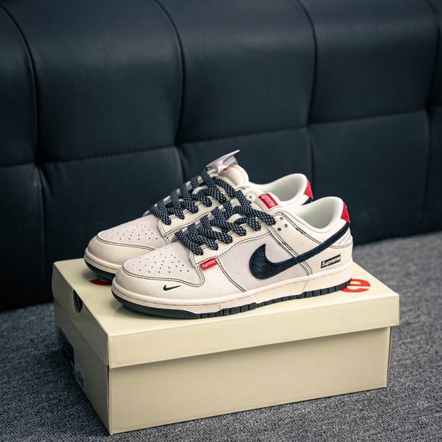 核心私 Nike Dunk 全套原楦原模倾力打造完美版型 独家原厂航空铝磨具打磨大底 鞋头坡度极致还原 无解鞋型 原盒原配 圈内天花板工艺 原厂冲刀 超高清洁度