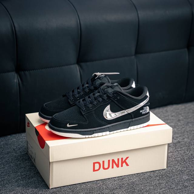 核心私 Nike Dunk 全套原楦原模倾力打造完美版型 独家原厂航空铝磨具打磨大底 鞋头坡度极致还原 无解鞋型 原盒原配 圈内天花板工艺 原厂冲刀 超高清洁度