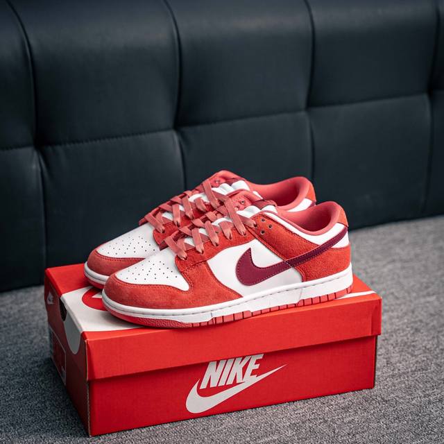 核心私 Nike Dunk 全套原楦原模倾力打造完美版型 独家原厂航空铝磨具打磨大底 鞋头坡度极致还原 无解鞋型 原盒原配 圈内天花板工艺 原厂冲刀 超高清洁度