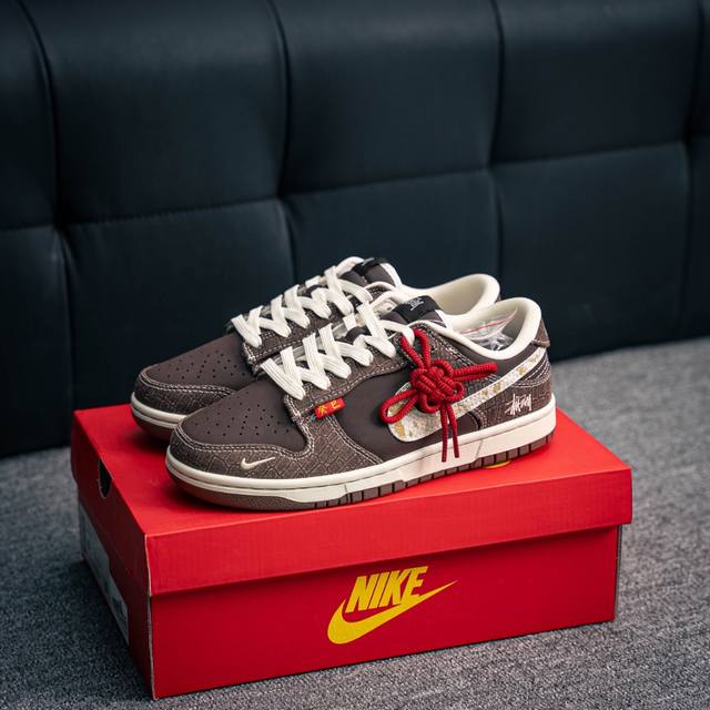 核心私 Nike Dunk 全套原楦原模倾力打造完美版型 独家原厂航空铝磨具打磨大底 鞋头坡度极致还原 无解鞋型 原盒原配 圈内天花板工艺 原厂冲刀 超高清洁度