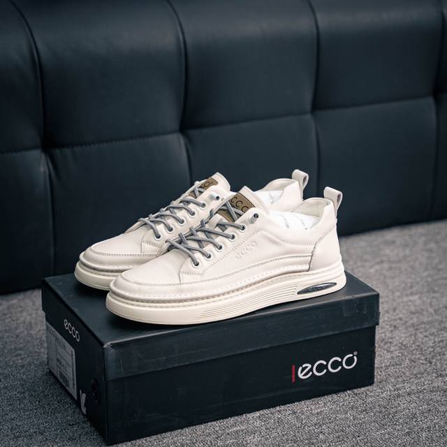核心私 Ecco爱步男款小白鞋百搭鞋 真皮透气防滑休闲板鞋 街头趣闯系列 品质牛皮鞋面，轻盈柔韧 具有良好的透气效果 简约免系带设计 自由穿脱 出行更加方便 P