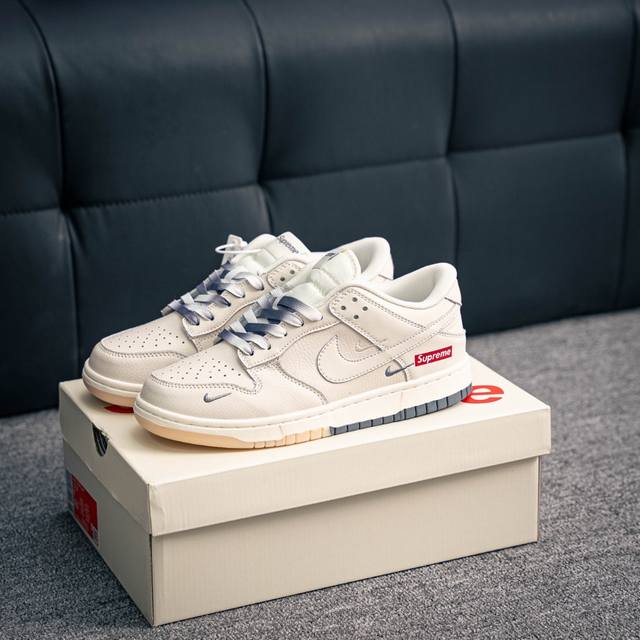 核心私 Nike Dunk 全套原楦原模倾力打造完美版型 独家原厂航空铝磨具打磨大底 鞋头坡度极致还原 无解鞋型 原盒原配 圈内天花板工艺 原厂冲刀 超高清洁度