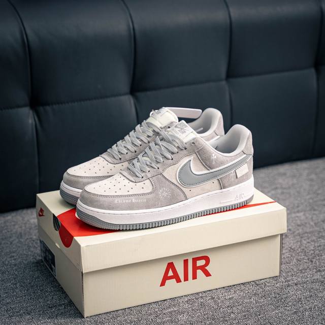核心私 Air Force 1 原装级别 原楦头原纸板 打造纯正空军版型专注外贸渠道 全掌内置蜂窝气垫 原盒配件 原厂中底钢印、拉帮完美 货号：Fz0188 0
