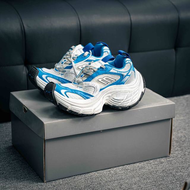 G5版 核心私 Balenciaga Cargo Sneaker 10Xl 巴黎世家 Balenciaga 2024 秋季大秀拉开帷幕，又一双更为夸张的鞋运动鞋