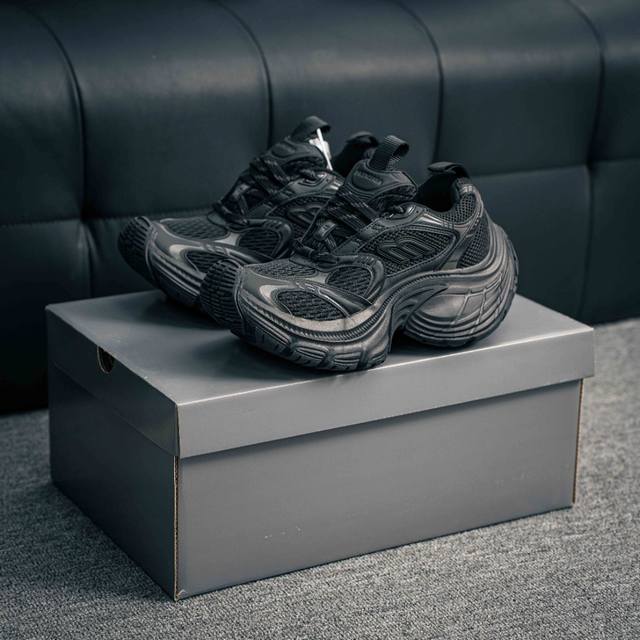 G5版 核心私 Balenciaga Cargo Sneaker 10Xl 巴黎世家 Balenciaga 2024 秋季大秀拉开帷幕，又一双更为夸张的鞋运动鞋