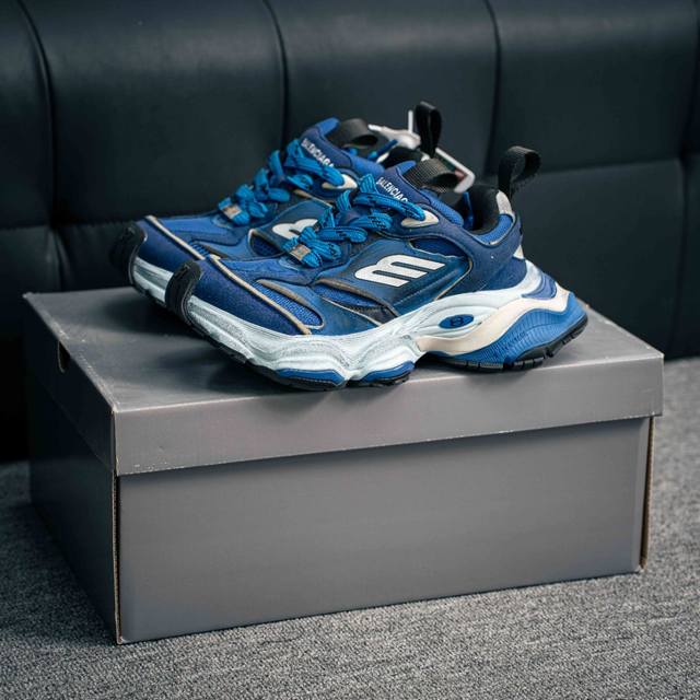G5版 核心私 Balenciaga Cargo Sneaker 巴黎世家十一代 圆头系带 低帮生活休闲鞋 采用超细纤维和网布工装运动鞋来自Balenciaga