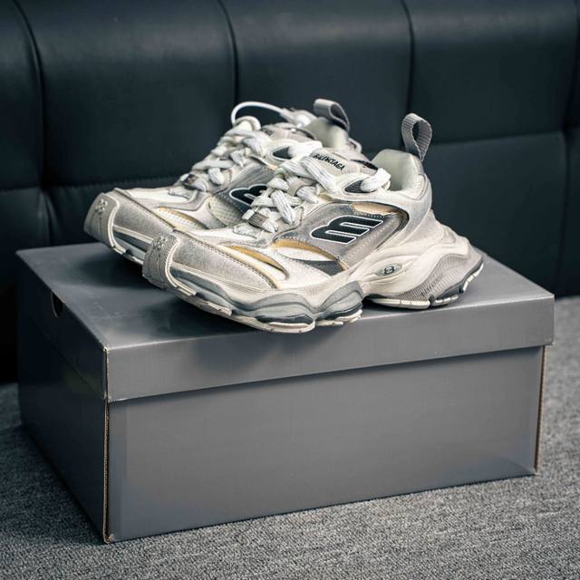 G5版 核心私 Balenciaga Cargo Sneaker 巴黎世家十一代 圆头系带 低帮生活休闲鞋 采用超细纤维和网布工装运动鞋来自Balenciaga