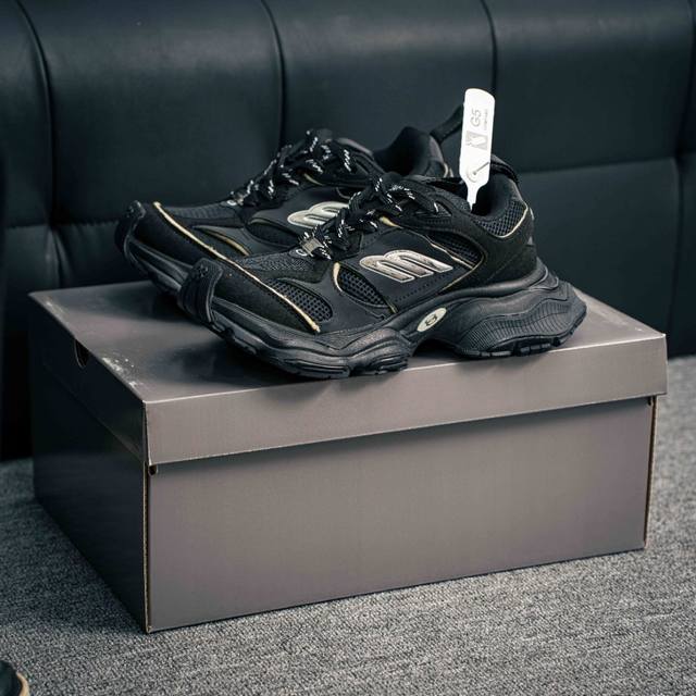 G5版 核心私 Balenciaga Cargo Sneaker 巴黎世家十一代 圆头系带 低帮生活休闲鞋 采用超细纤维和网布工装运动鞋来自Balenciaga