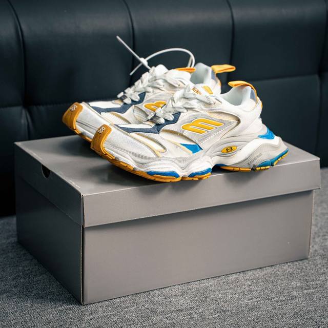 G5版 核心私 Balenciaga Cargo Sneaker 巴黎世家十一代 圆头系带 低帮生活休闲鞋 采用超细纤维和网布工装运动鞋来自Balenciaga