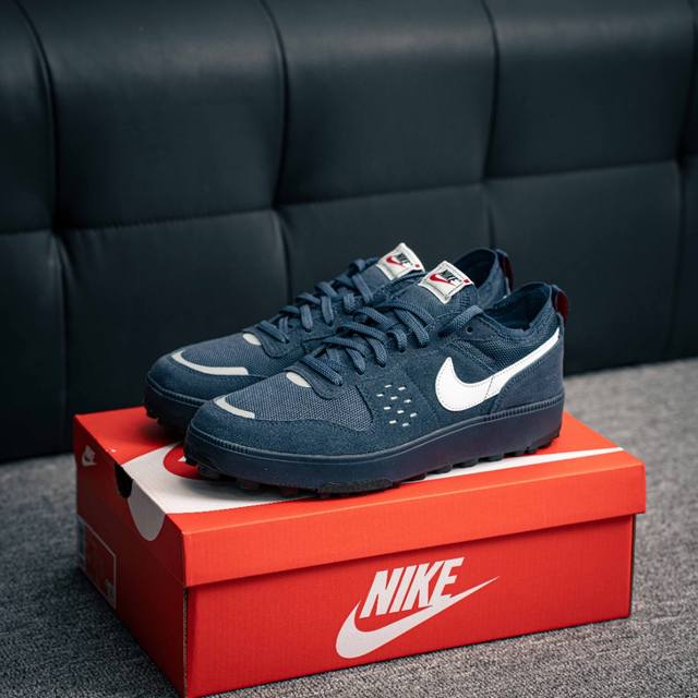 核心私 Nike 耐克 C1Ty Trainers 城市训练系列低帮经典复古休闲运动鞋 采用翻毛皮组合Mesh网织热压材料鞋面材质 外置厚实Rb橡胶大底 这双时