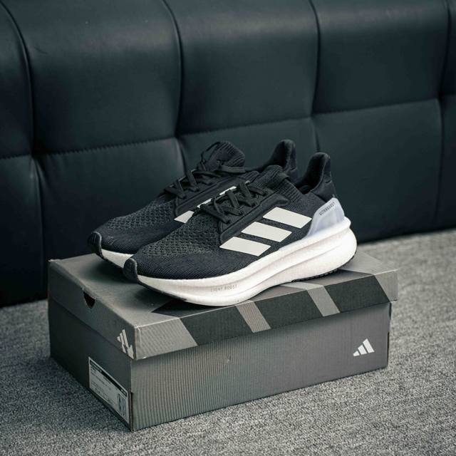 核心私 阿迪达斯Adidas Ultraboost 5X 耐磨缓震休闲运动跑鞋 采用网材搭配反光皮革鞋面 配上Stretchweb网格外底 提供非凡穿着体验 一