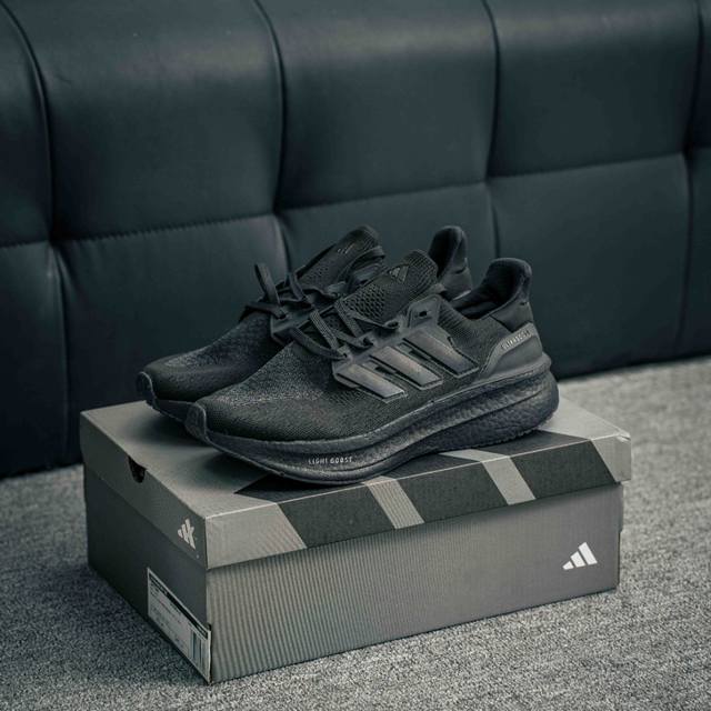 核心私 阿迪达斯Adidas Ultraboost 5X 耐磨缓震休闲运动跑鞋 采用网材搭配反光皮革鞋面 配上Stretchweb网格外底 提供非凡穿着体验 一