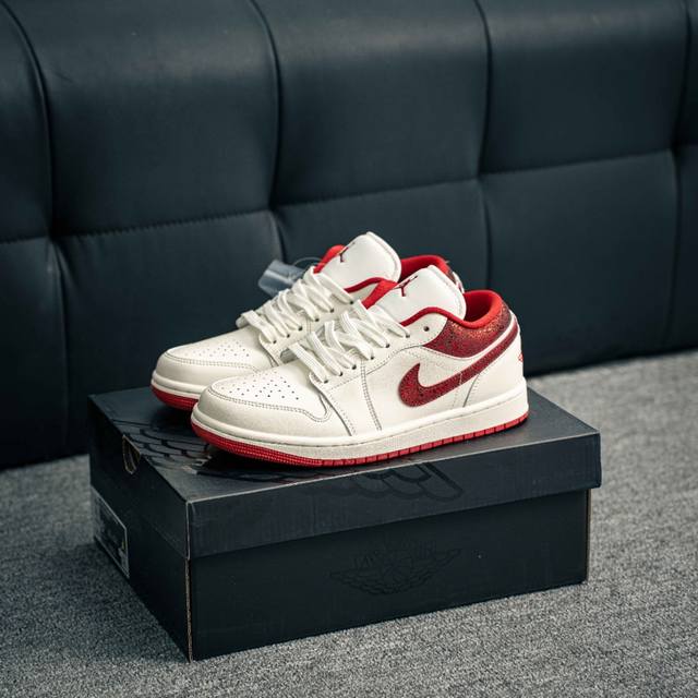 核心私 Air Jordan 1 乔丹篮球鞋男女运动鞋潮流板鞋 货号：Hj9338 106 尺码：36 37 37.5 38 38.5 39 40 40.5 4