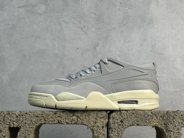放店私 F版 Air Jordan Aj4 Rm 重置 重制版低帮复古篮球鞋 Fq7940-001 采用了低帮的设计 并保留了众多Aj4的经典元素 鞋身以皮革、