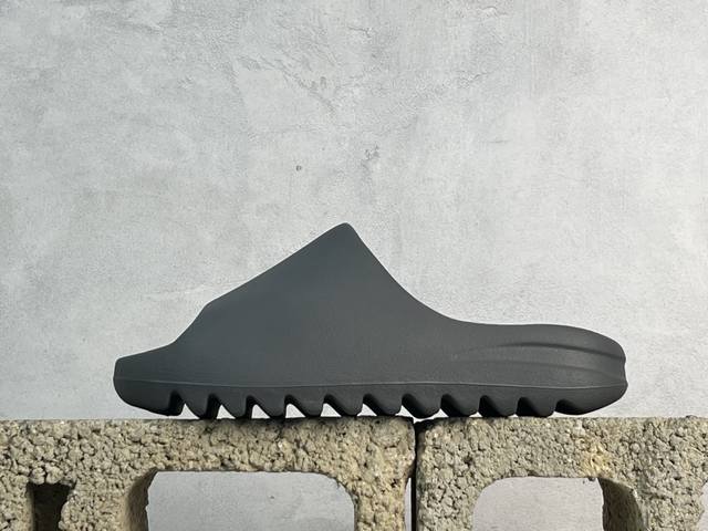 奥莱尾单福利 放店私 Ad Yeezy Foam Runner Mxt 纯原生产线出品 椰子洞洞鞋 陆续开始出货 一体注塑成型 模具前后修改8 9次 精密度要求