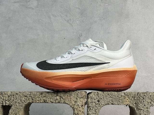 放店私 Nk Zoom Fly 6 耐克超弹轻盈跑步鞋 Hj7038-100 #鞋款搭载 Flyknit 材料 打造出众弹性 易于穿脱。采用React技术 轻盈